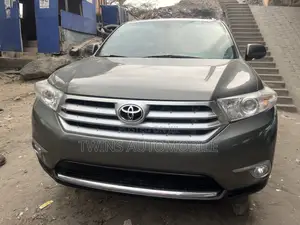 Toyota Highlander Limited 3.5l 4WD 2013 Green