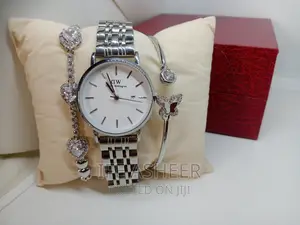 Photo - Ladies Daniel Wellington Silver Wristwatch With 2 Bracelet