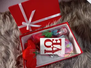 Lovers Package Inside a Box Containing 6 Items 01