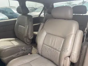 Toyota Sienna XLE FWD (3.3L V6 5A) 2004 Gray