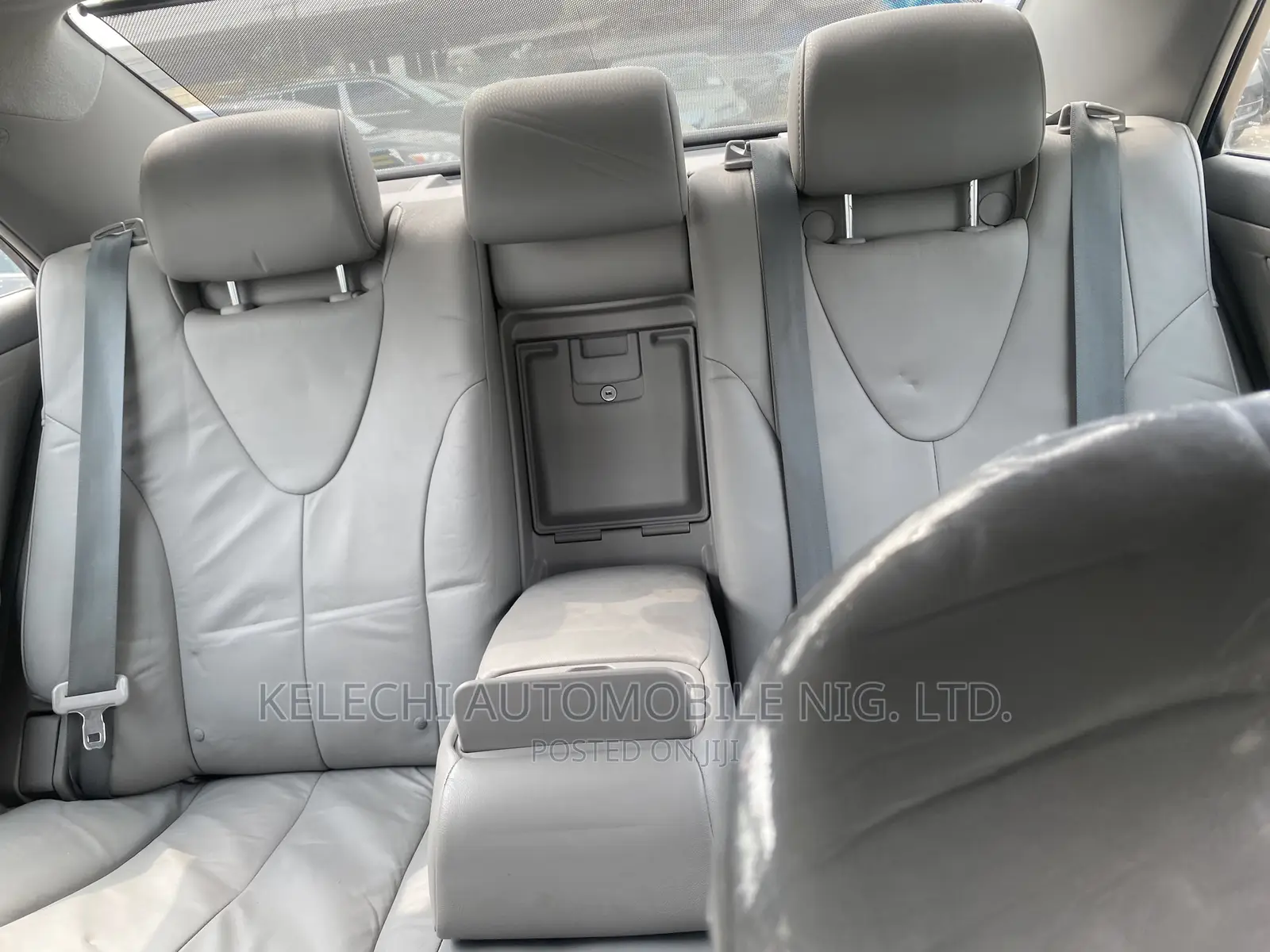 Toyota Camry 2010 Silver