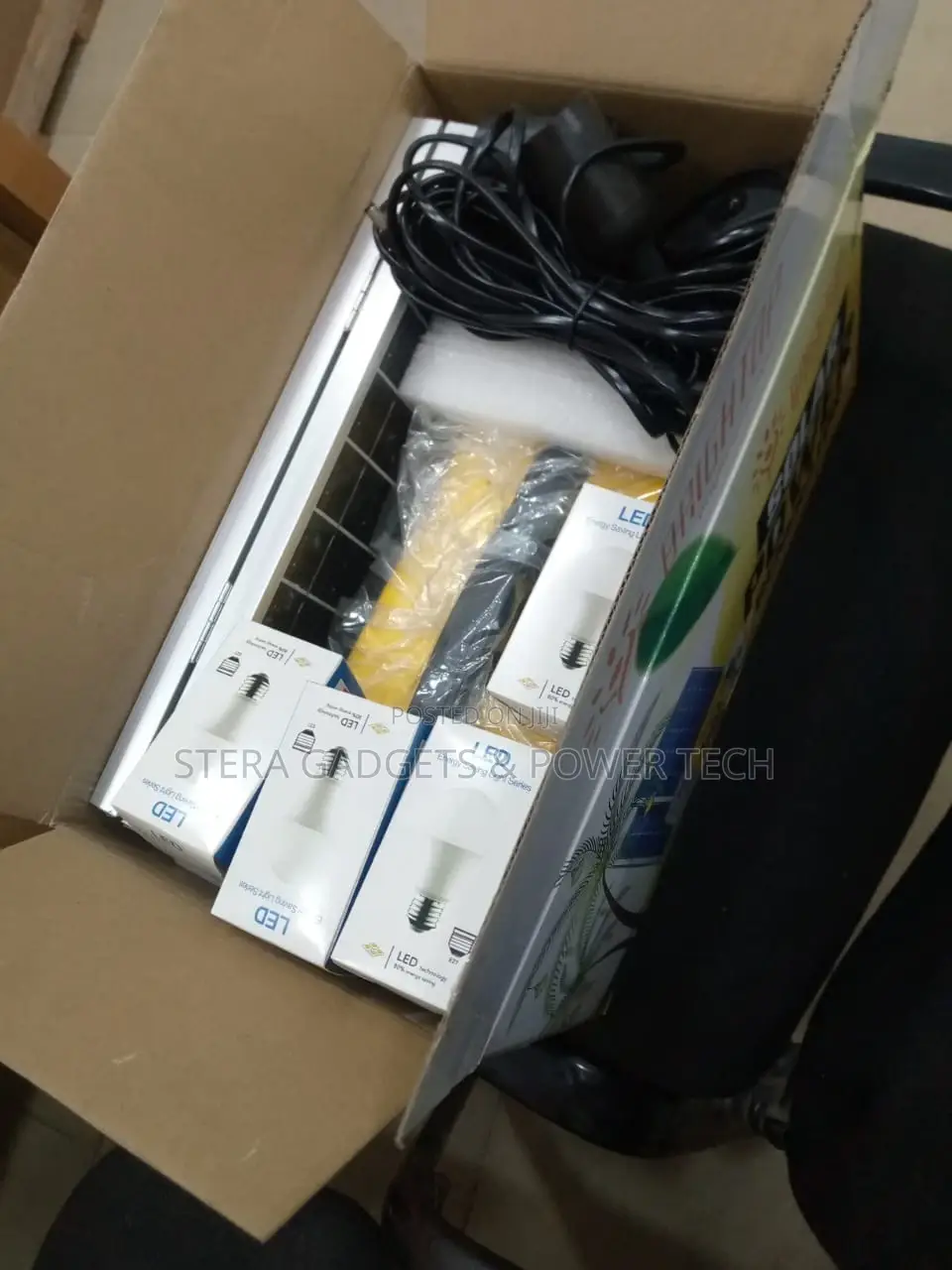 Solar Generator With 4 Bulbs and Solar Panel