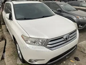 Toyota Highlander Limited 3.5L 2WD 2013 White