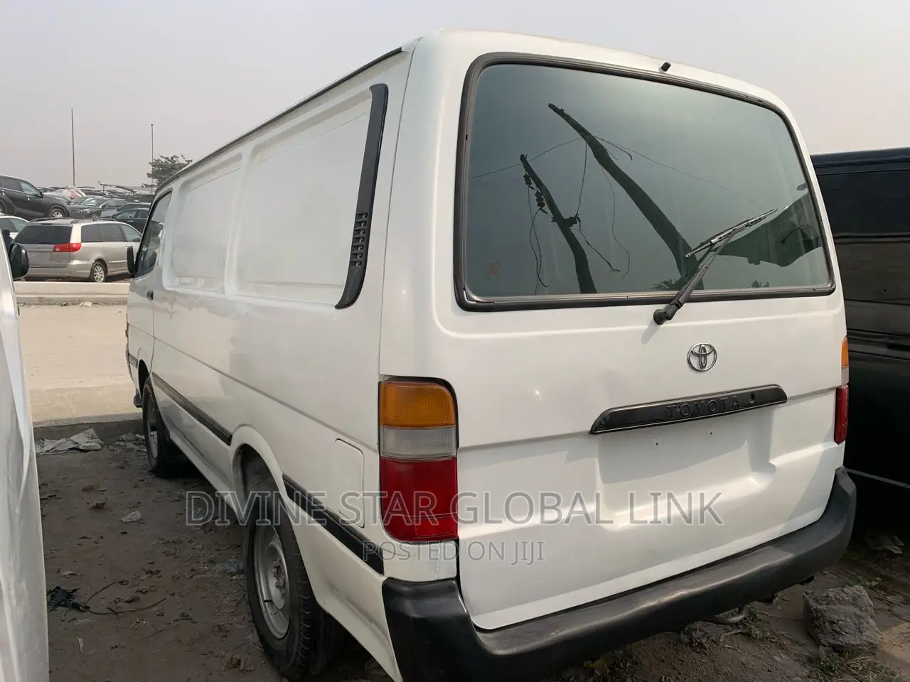 Toyota HiAce 2000 White