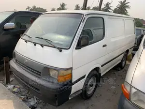 Toyota HiAce 2000 White