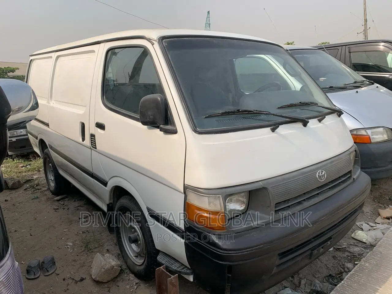 Toyota HiAce 2000 White