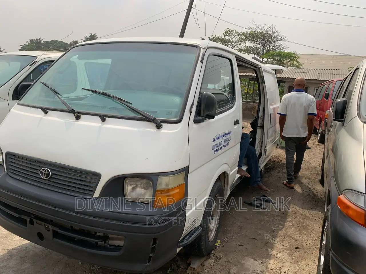 Toyota HiAce 2000 White