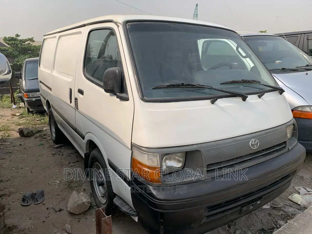 Toyota HiAce 2000 White