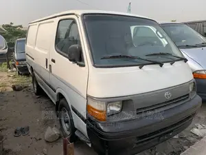 Toyota HiAce 2000 White