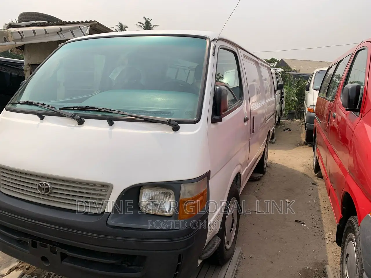Toyota HiAce 2000 White