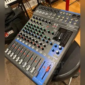 YAMAHA MG-12XU Professional Console Mixer