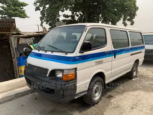 Toyota HiAce 2003 White