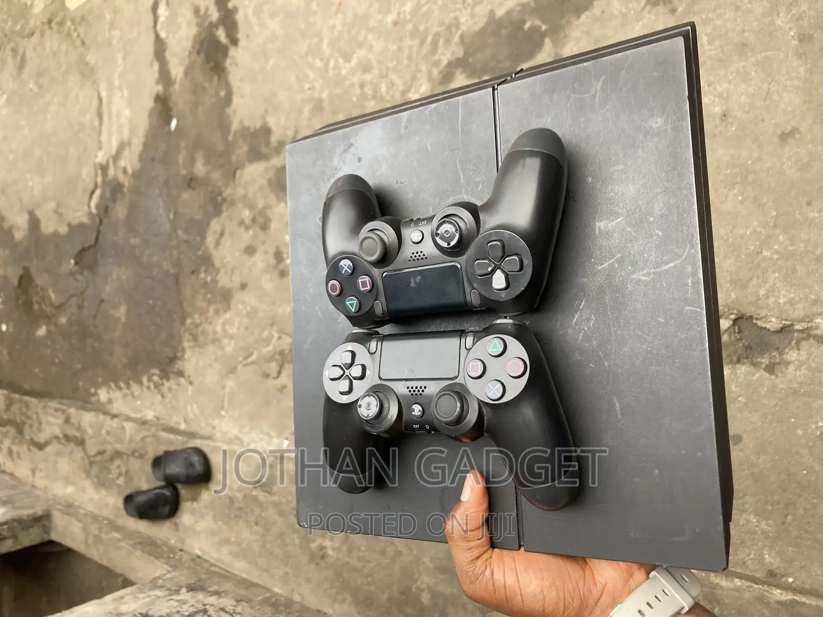 Ps4 Console and Controller
