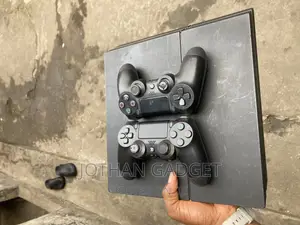 Ps4 Console and Controller