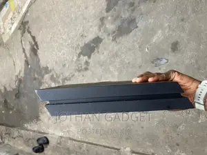 Ps4 Console and Controller