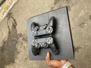 Ps4 Console and Controller