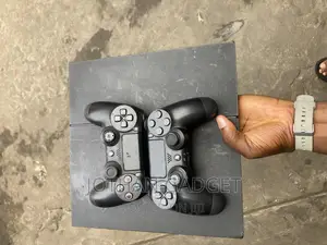Ps4 Console and Controller