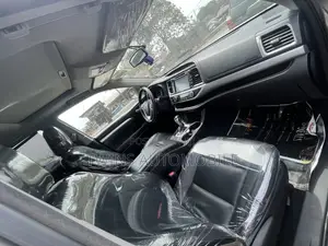 Toyota Highlander XLE 4dr SUV AWD (3.5L 6cyl 6A) 2015 Gold