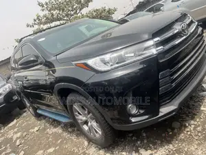 Toyota Highlander XLE 4dr SUV AWD (3.5L 6cyl 6A) 2015 Black