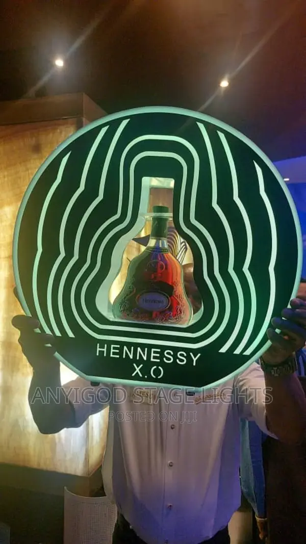 Hennessy XO Carrier, Bottle Presenter