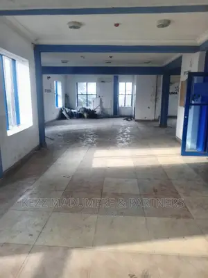 To Let: Spacious Hall at New Gra