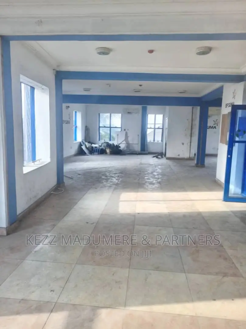 To Let: Spacious Hall at New Gra