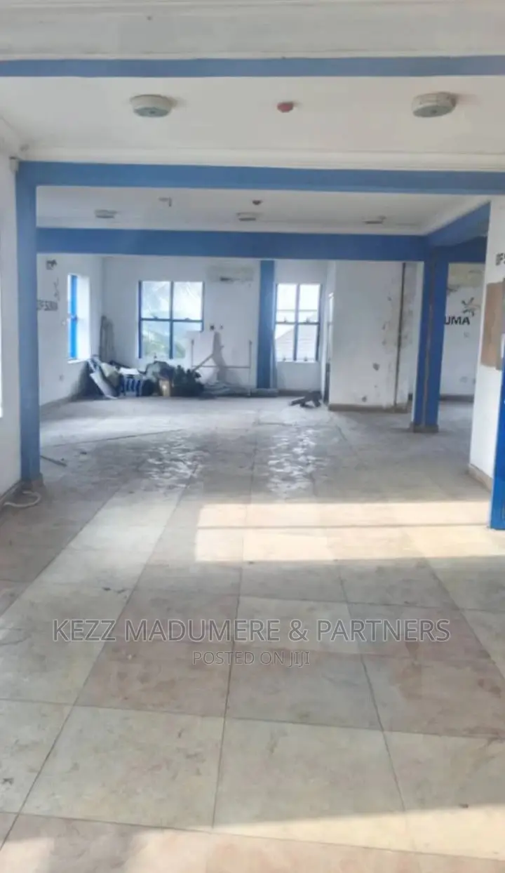 To Let: Spacious Hall at New Gra