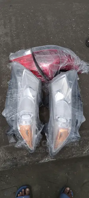 Headlight Venza 2010 Model