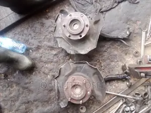 Front Hub Toyota Sequoia Old Model