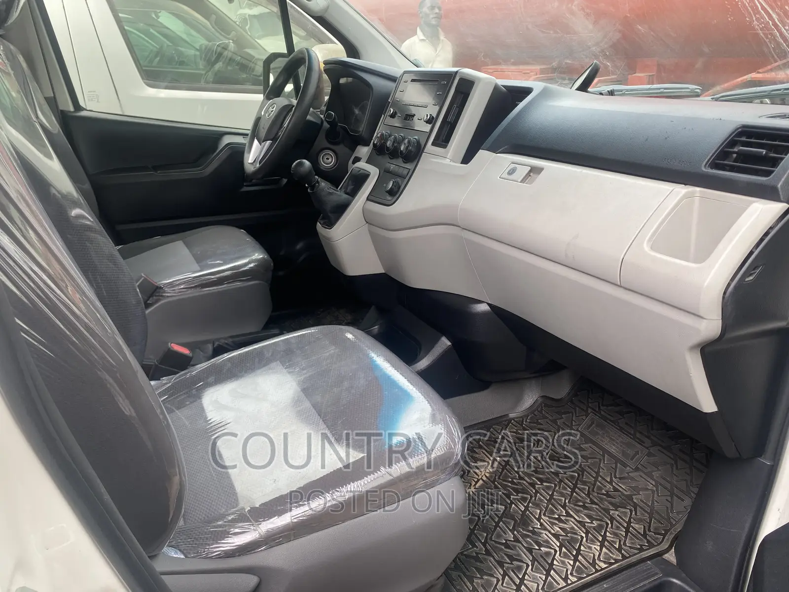 Toyota HiAce 2019 White
