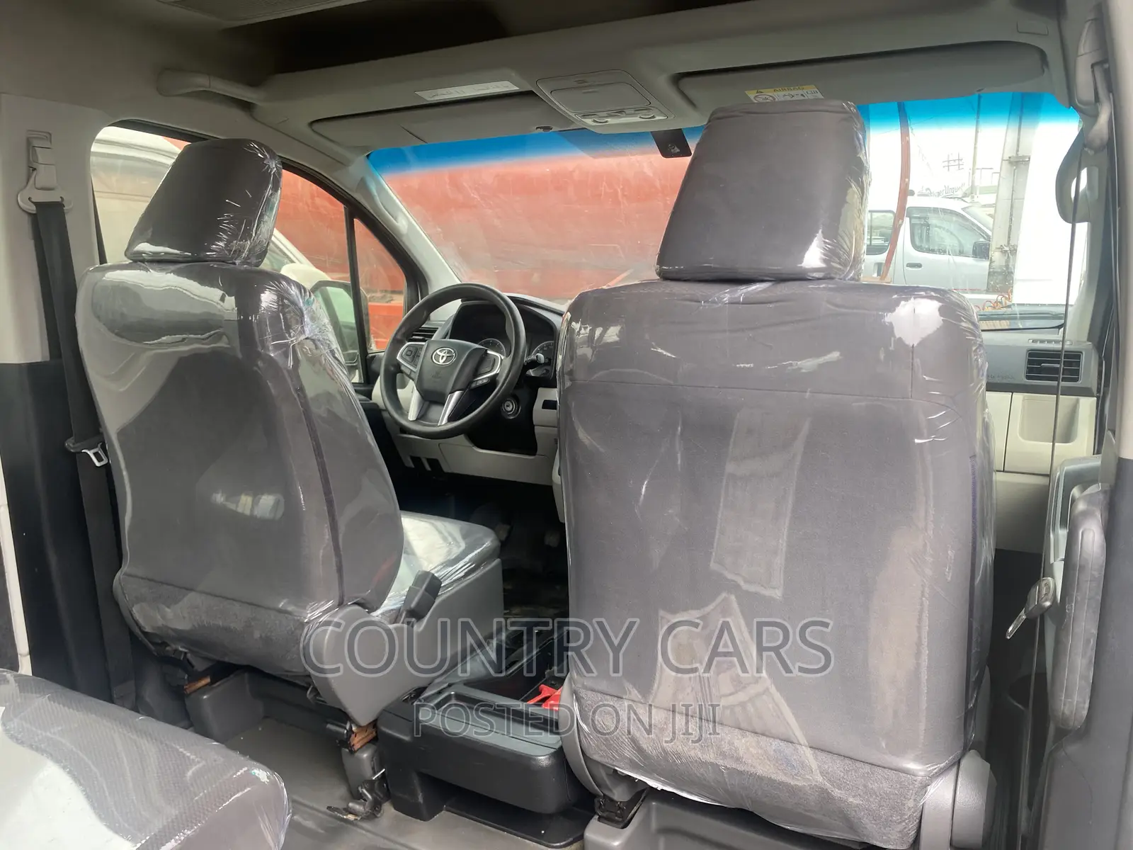 Toyota HiAce 2019 White