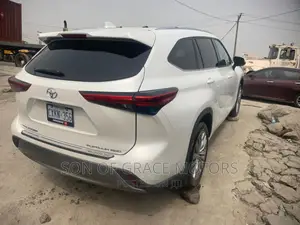 Toyota Highlander Platinum AWD 2023 White