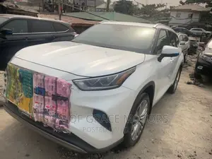 Toyota Highlander Platinum AWD 2023 White