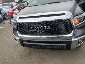 Upgrade Kit Tundra With Toyota Logo and LED Lights