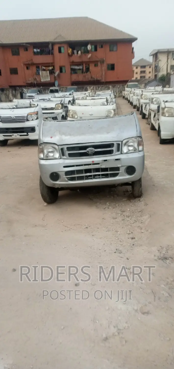 Daihatsu Hijet 2018 White