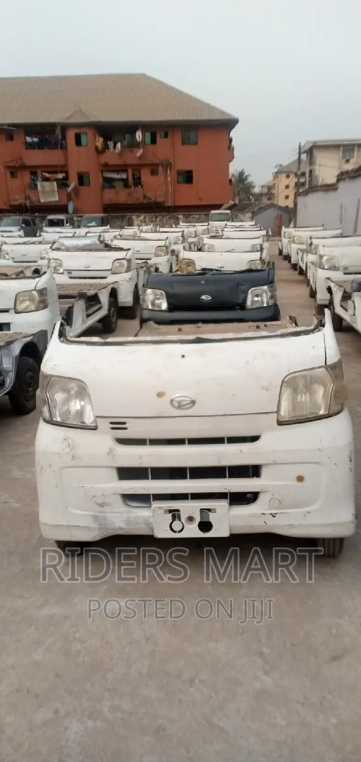 Daihatsu Hijet 2018 White
