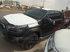 New Toyota Hilux 2023 Black