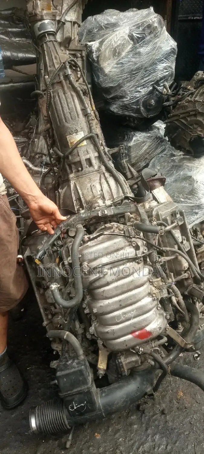 Toyota Sequoia Engine V8 2uz.