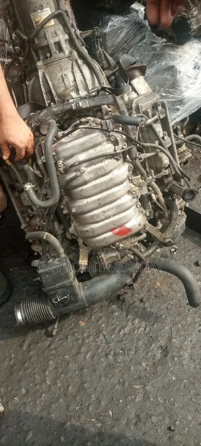 Toyota Sequoia Engine V8 2uz.