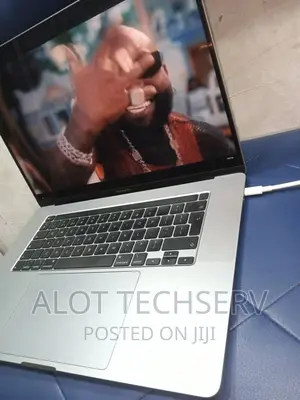 Laptop Apple MacBook Pro 2019 16GB Intel Core i7 SSD 512GB