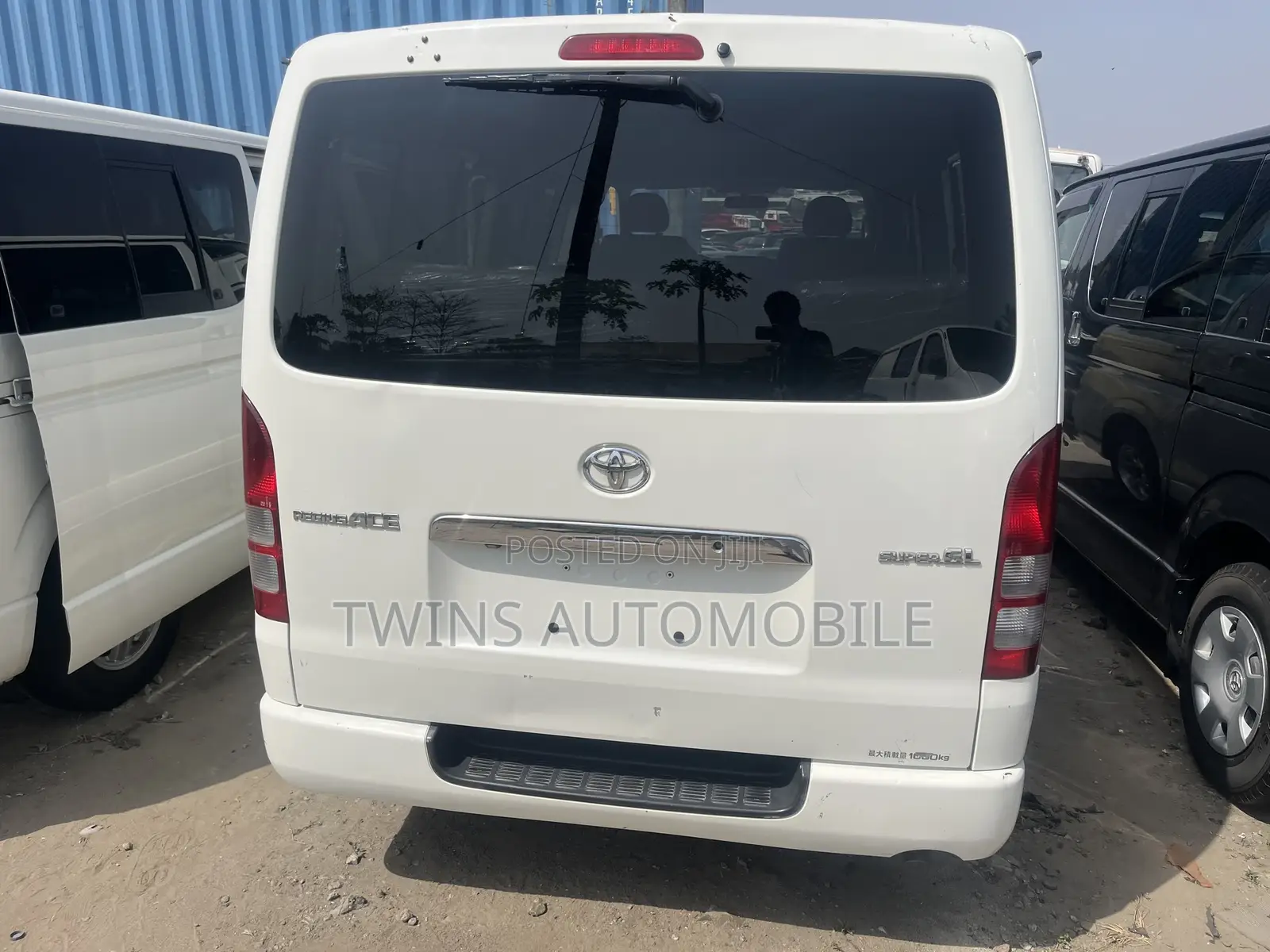 Toyota HiAce 2013 White