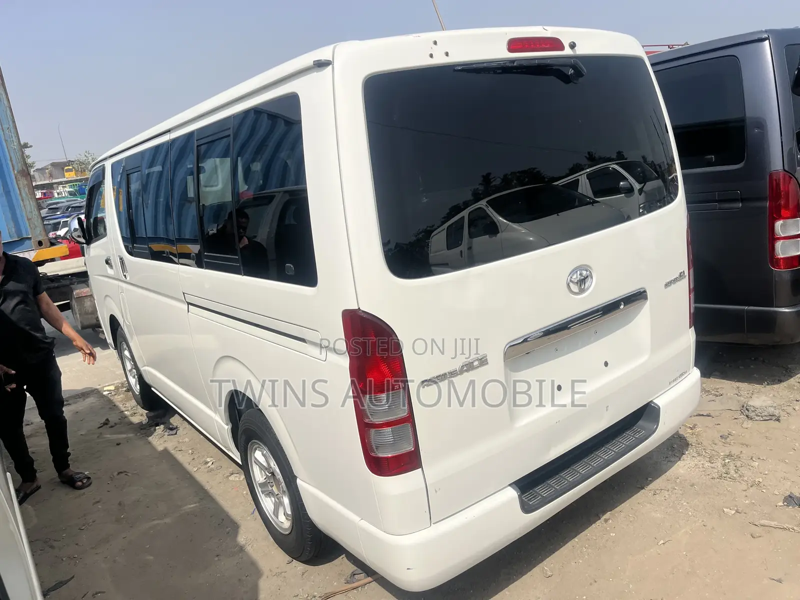 Toyota HiAce 2013 White