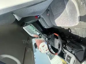 Toyota HiAce 2013 White