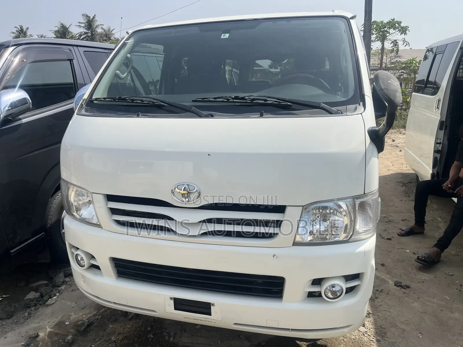 Toyota HiAce 2013 White