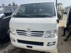 Toyota HiAce 2013 White