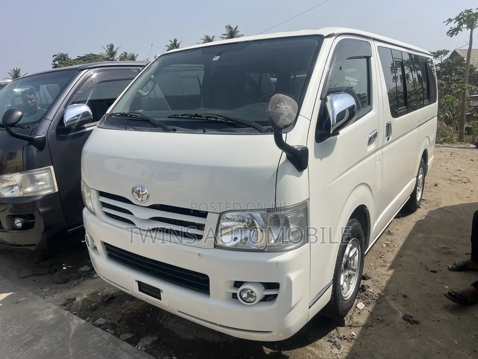 Toyota HiAce 2013 White