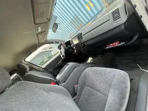 Toyota HiAce 2013 White