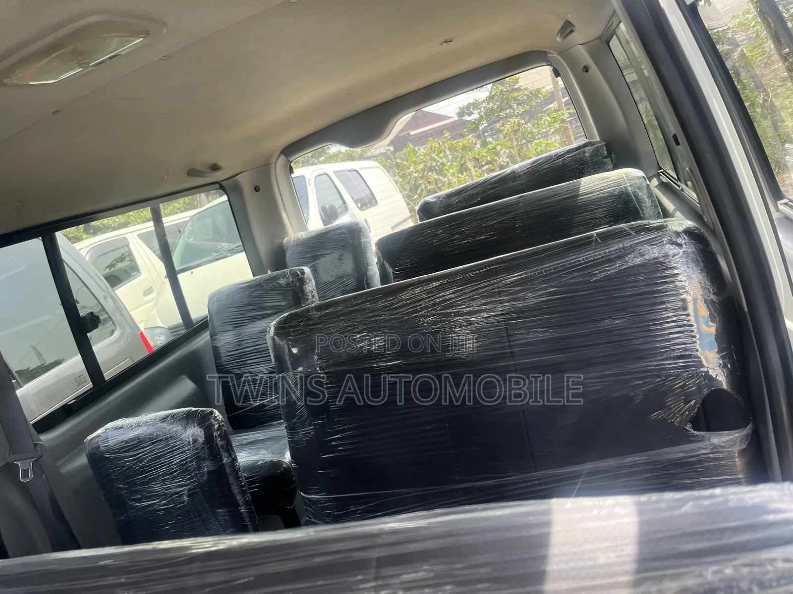 Toyota HiAce 2013 White