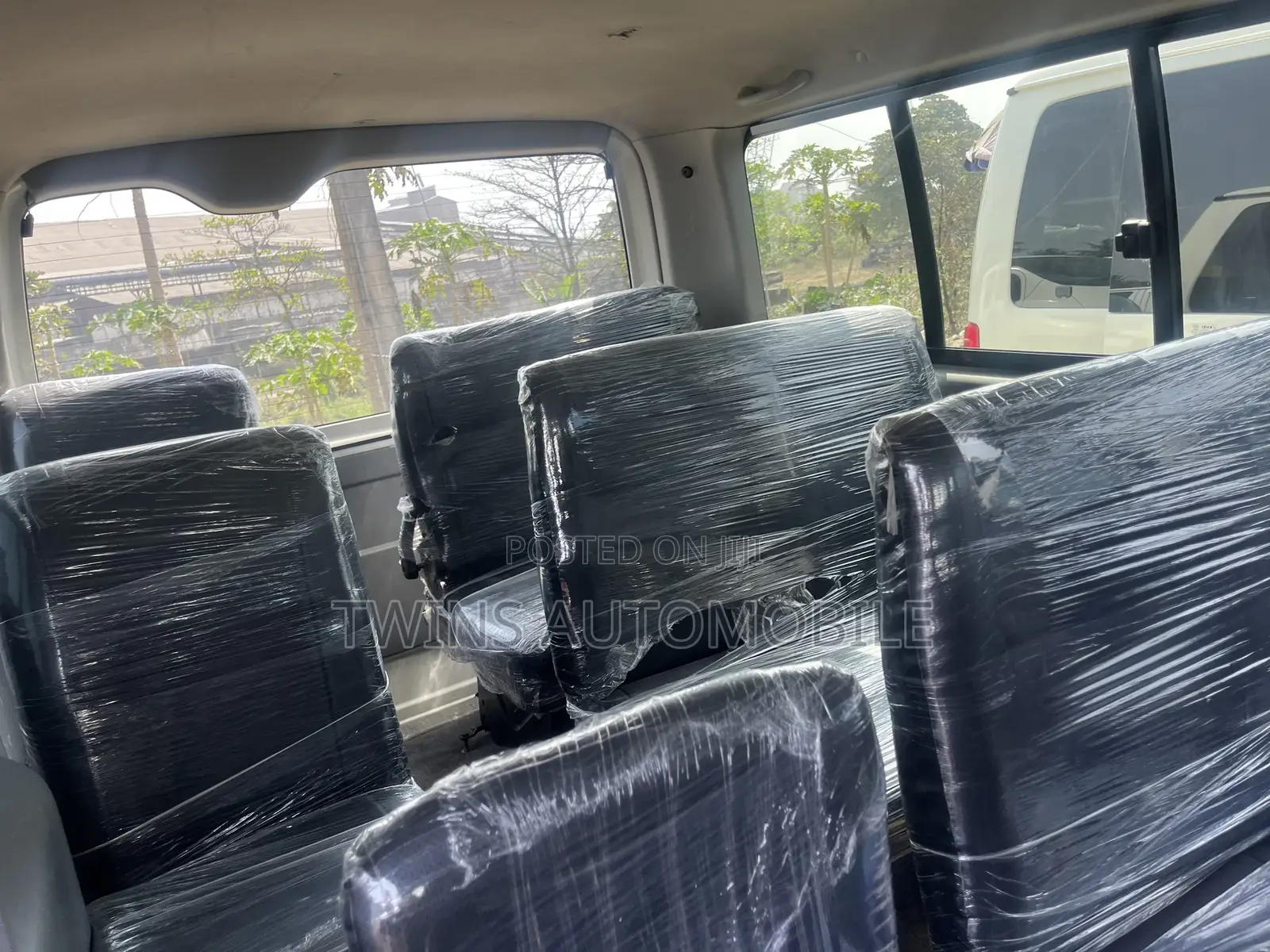 Toyota HiAce 2013 White