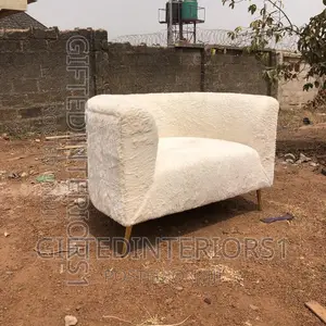 Sleek Fluffy Queen’S Chair